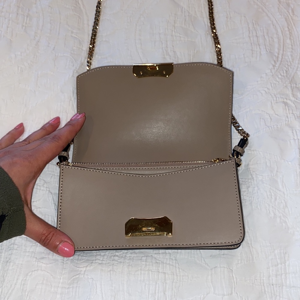 Authentic Burberry WOC in excellent condition. - Picture 3 of 7